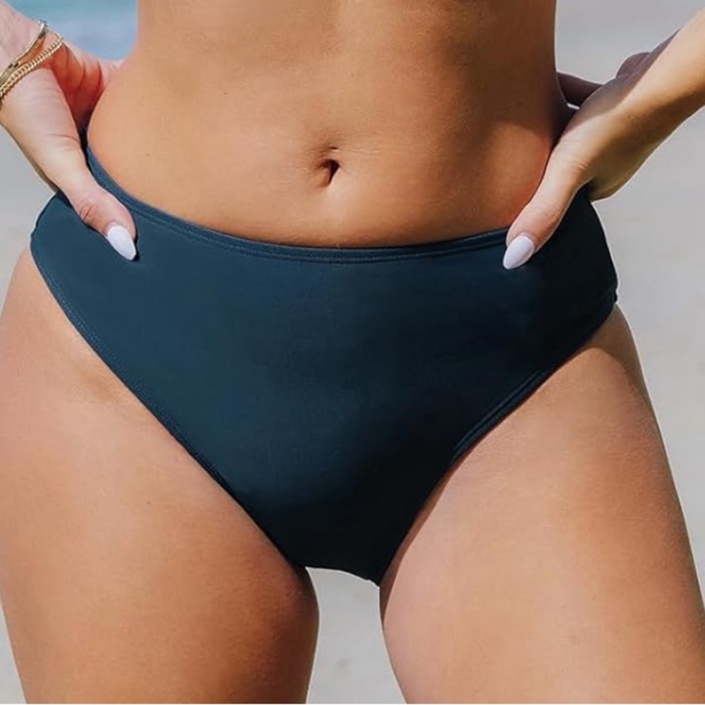 NWOT Women's Bikini Bathing Suit Mid Rise Cheeky Bottom SIZE M